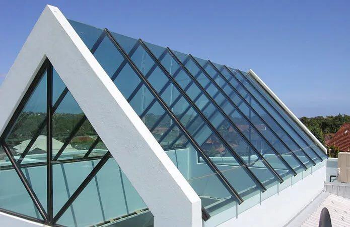 Стеклянная крыша зимнего сада